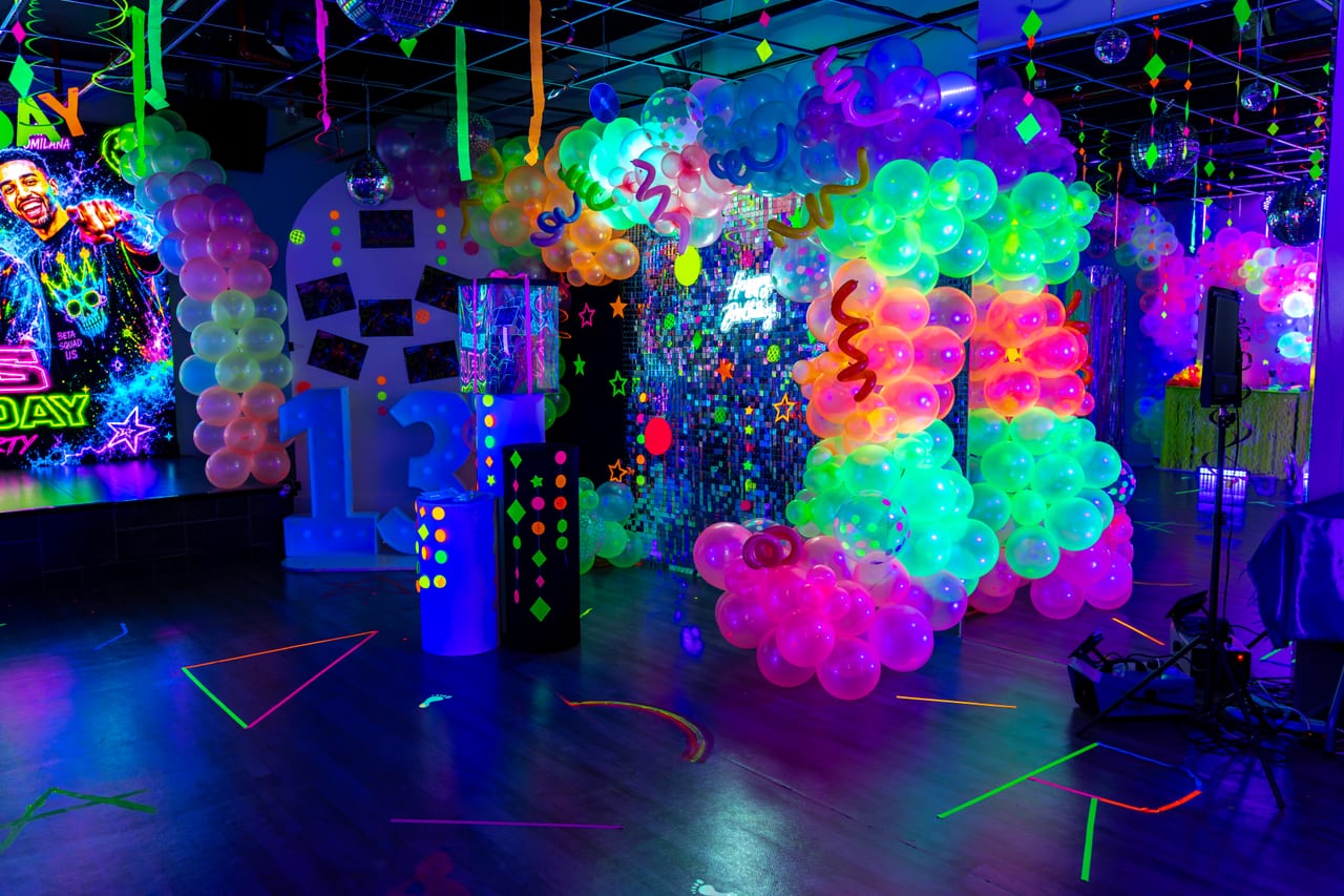 A real neon activity setting at AVIBES